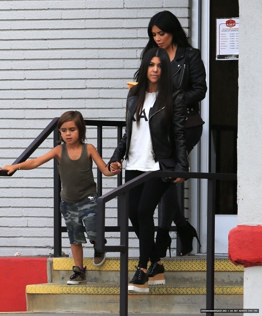 Kim Kardashian out with Khloe, Kourtney in Calabasas