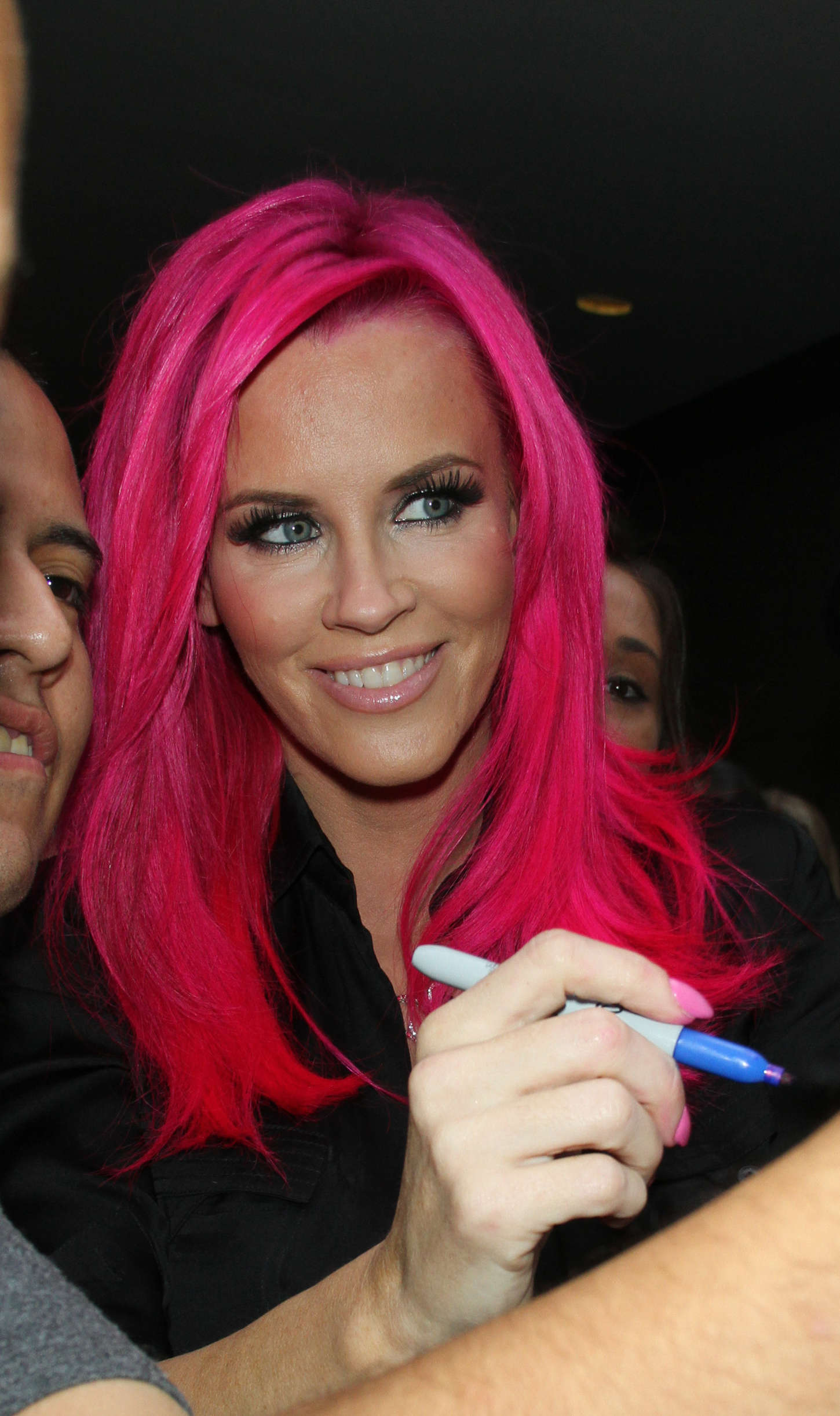 Jenny McCarthy shows off her new hot pink