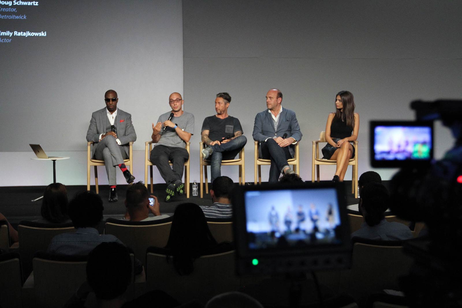 Emily Ratajkowski attends Apple Store Meet The Community Behind Fancy