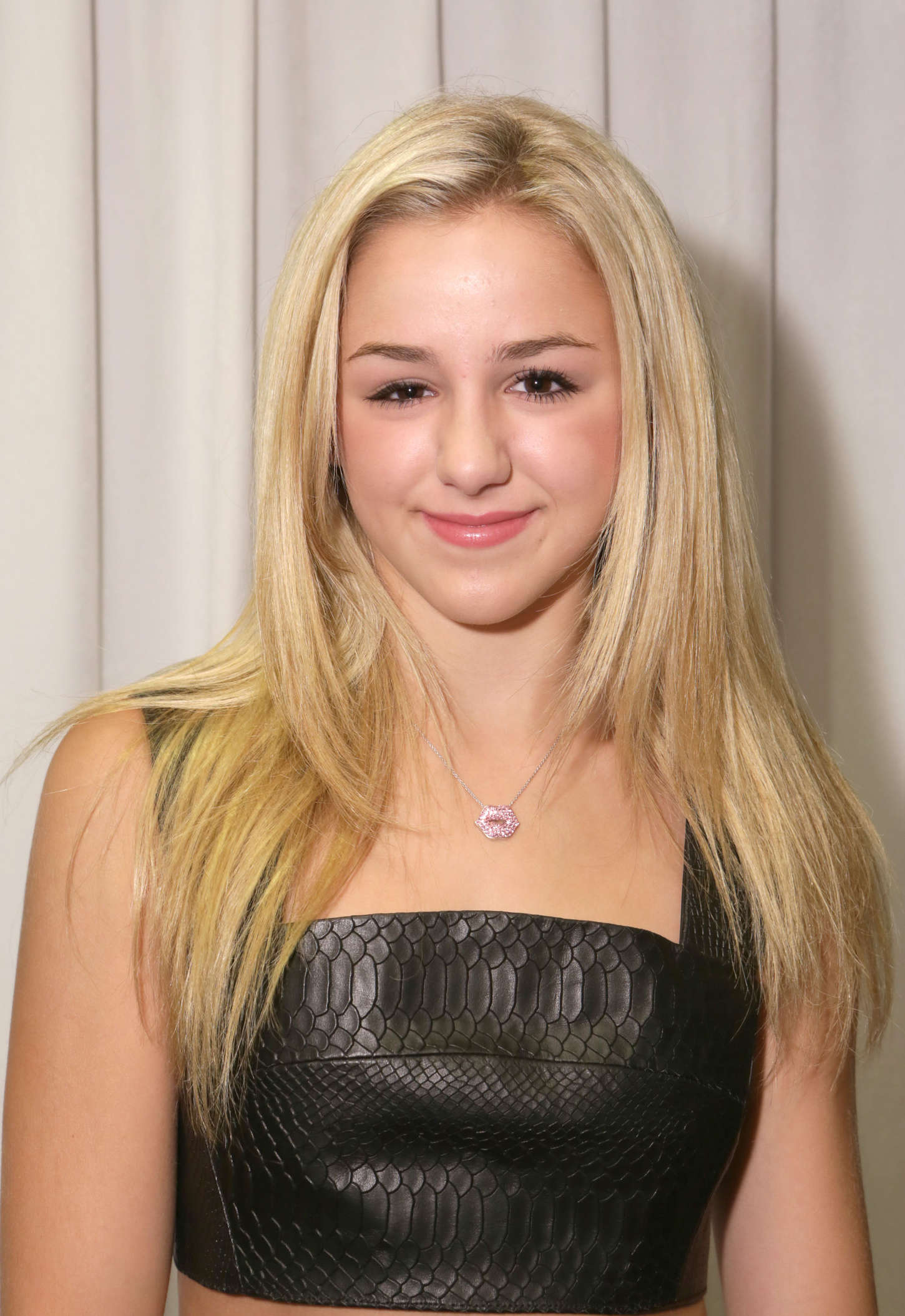 Chloe Lukasiak attends 2015 Teen Choice Awards