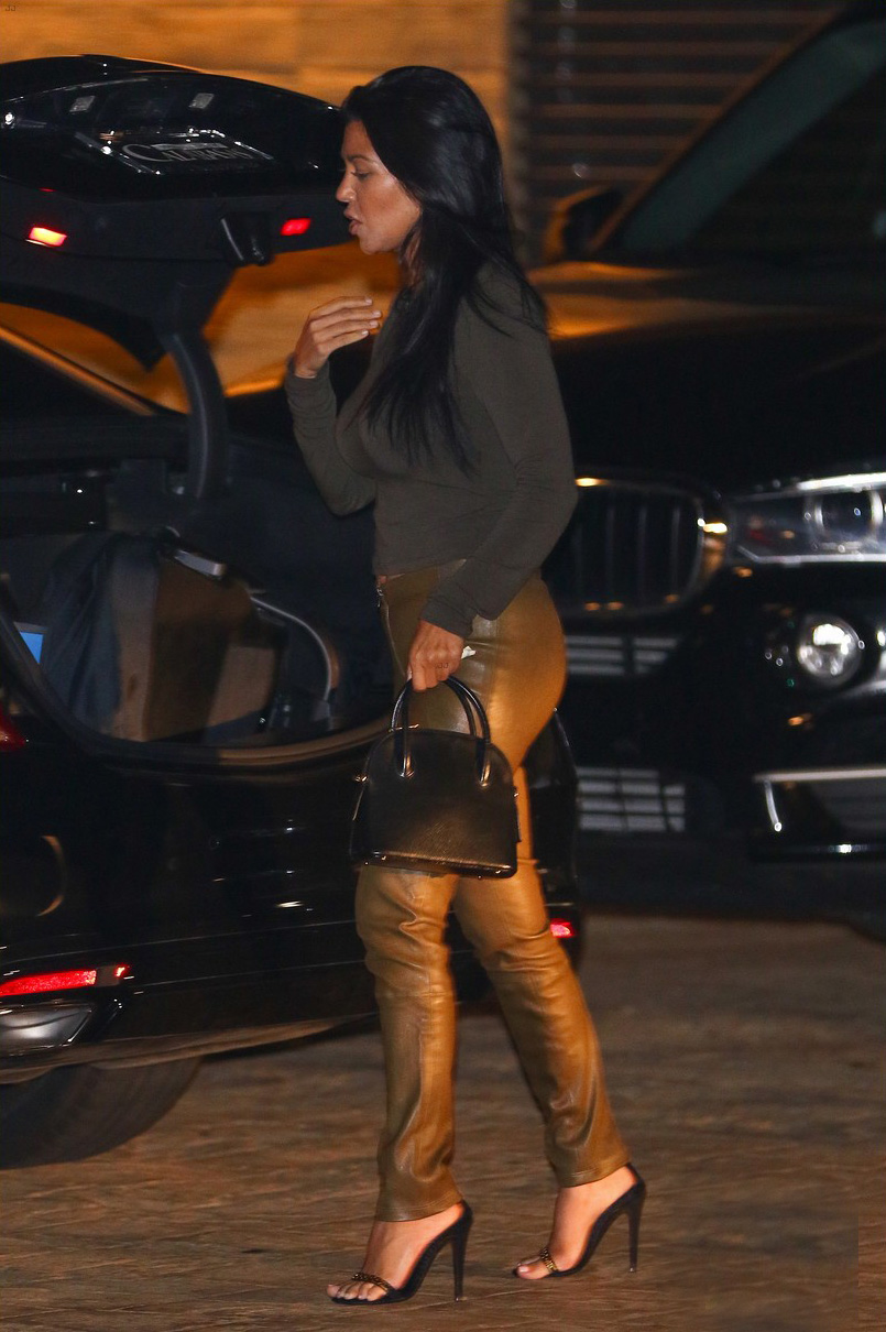 Kourtney Kardashian at Nobu restaurant