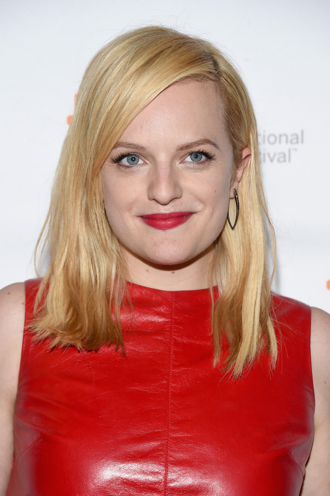 Elisabeth Moss attends the High-Rise premiere