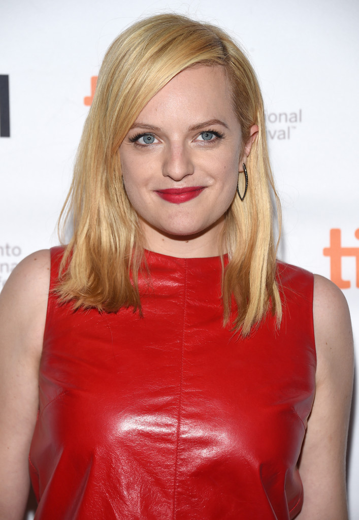Elisabeth Moss attends the High-Rise premiere