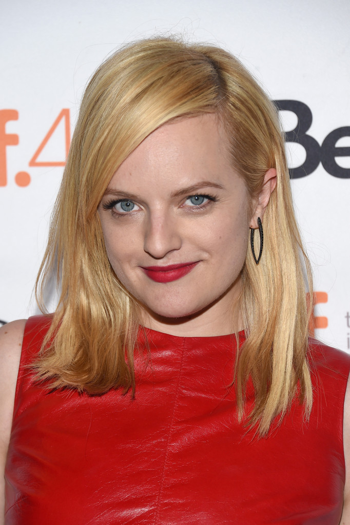 Elisabeth Moss attends the High-Rise premiere