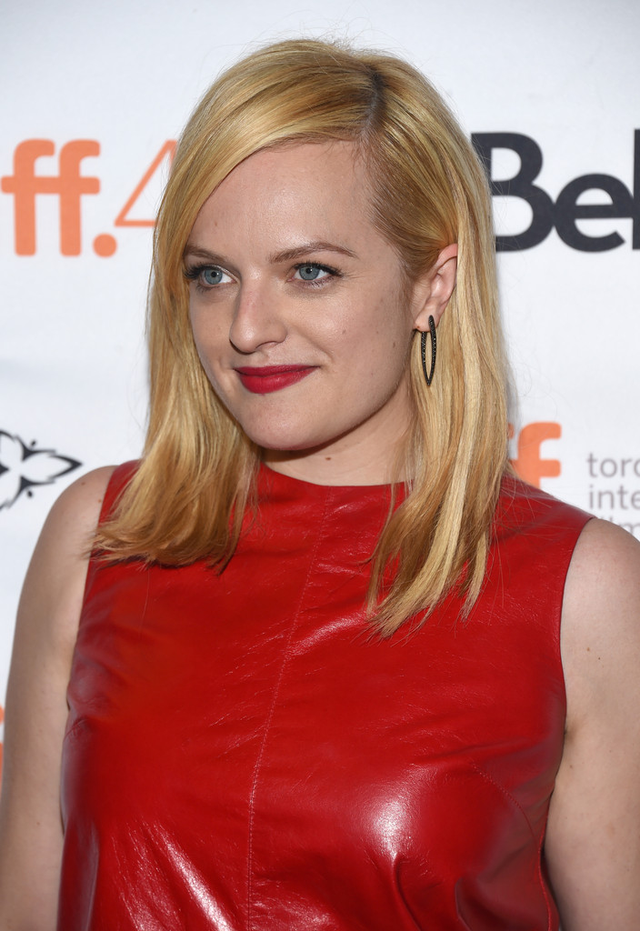 Elisabeth Moss attends the High-Rise premiere