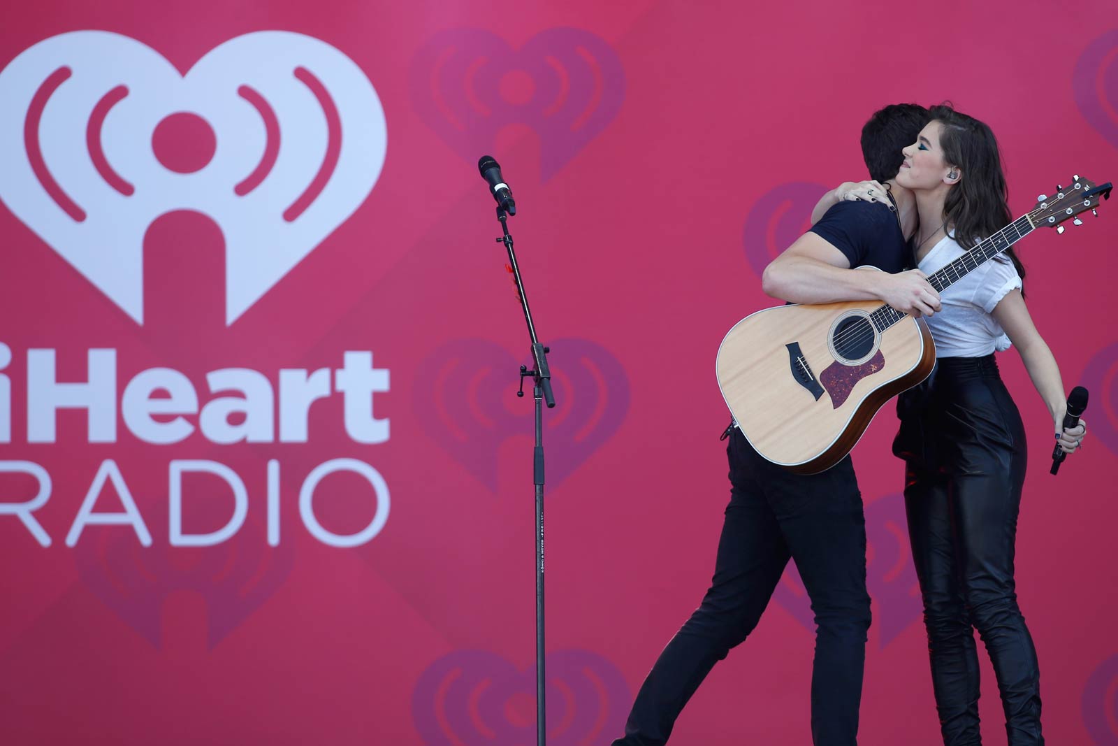 Hailee Steinfeld performs at 2015 iHeartRadio Music Festival