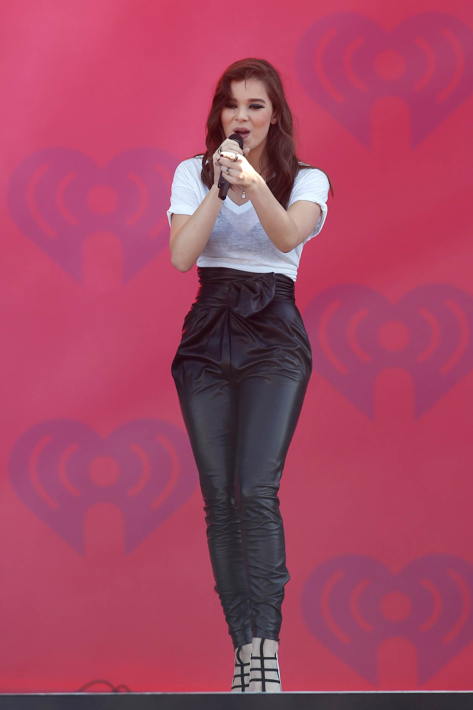 Hailee Steinfeld performs at 2015 iHeartRadio Music Festival