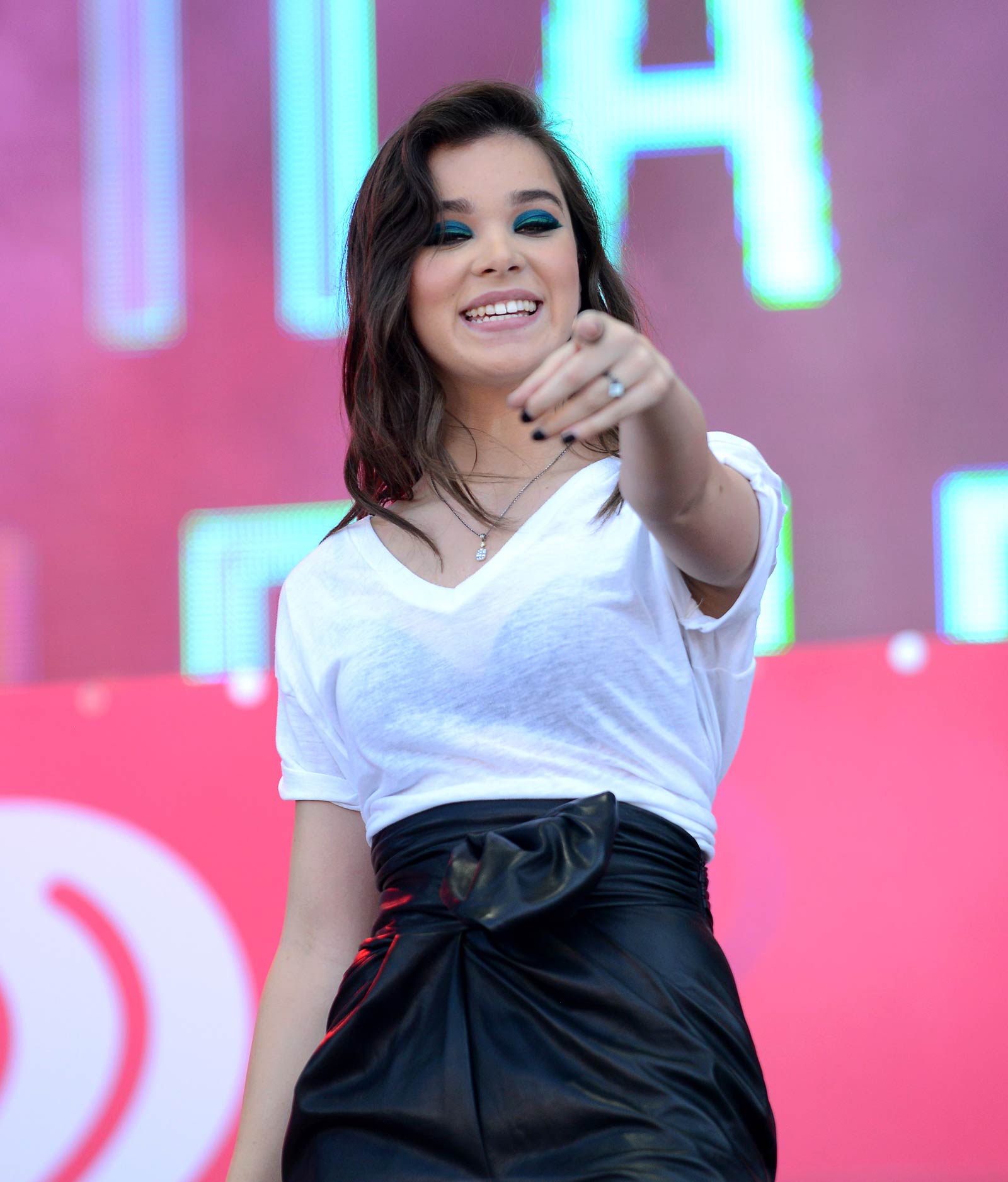 Hailee Steinfeld performs at 2015 iHeartRadio Music Festival