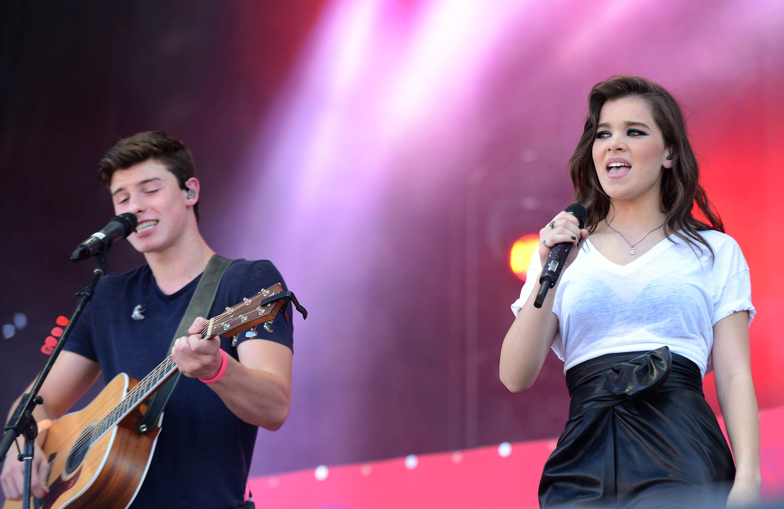 Hailee Steinfeld performs at 2015 iHeartRadio Music Festival