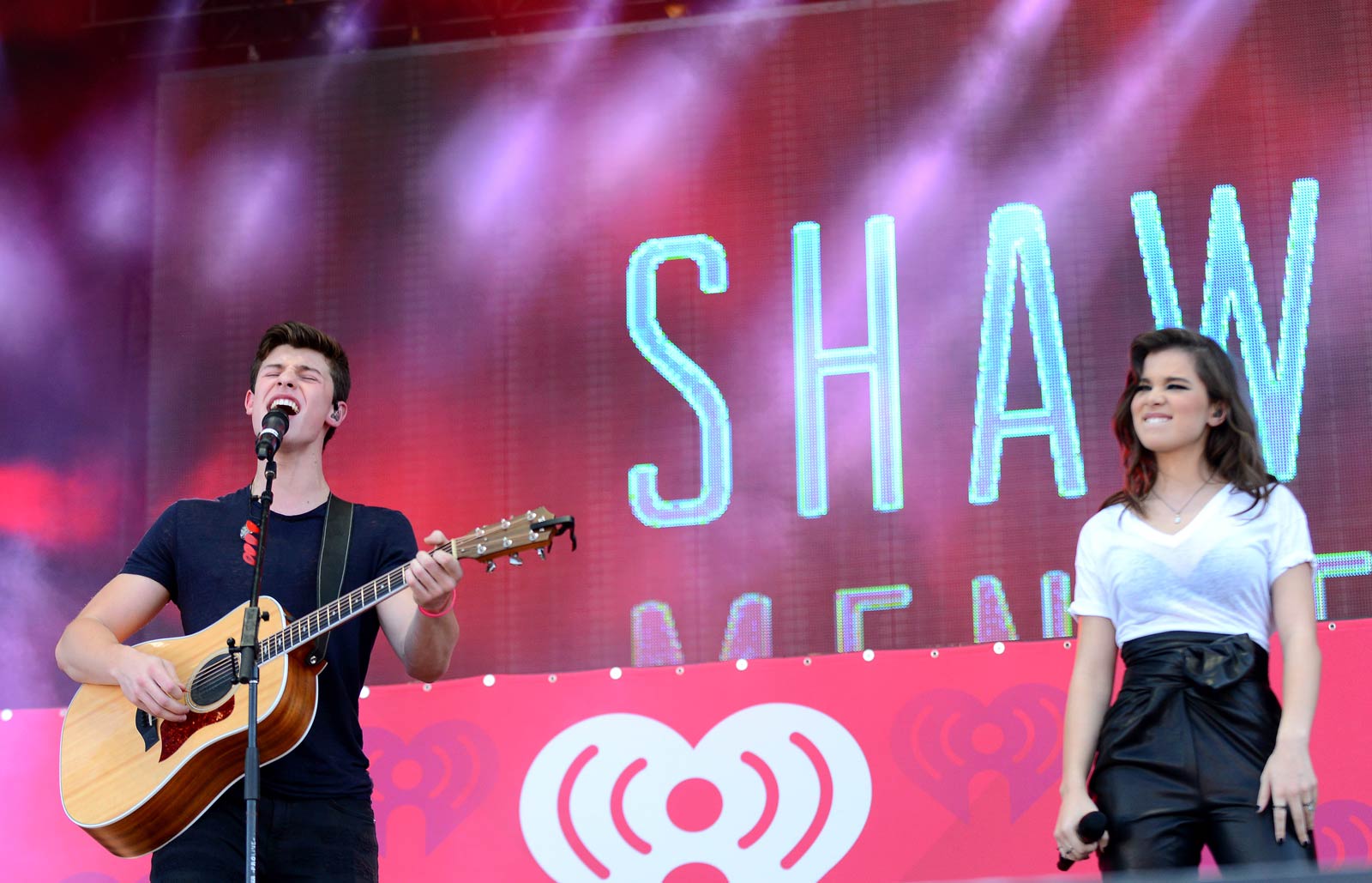 Hailee Steinfeld performs at 2015 iHeartRadio Music Festival