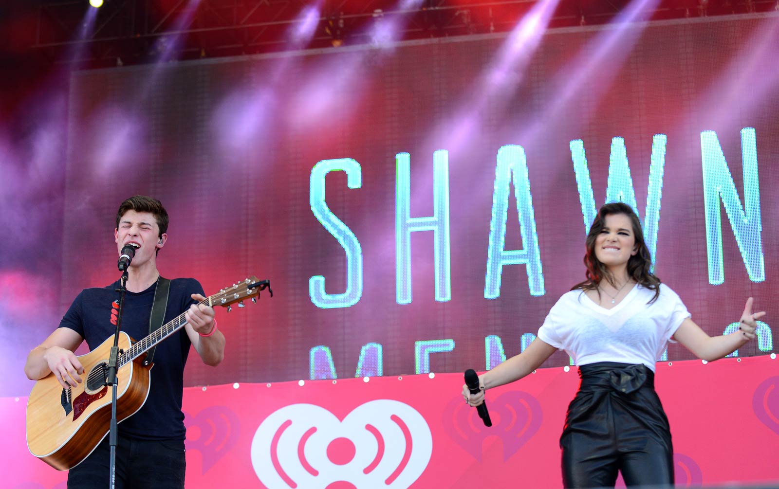 Hailee Steinfeld performs at 2015 iHeartRadio Music Festival