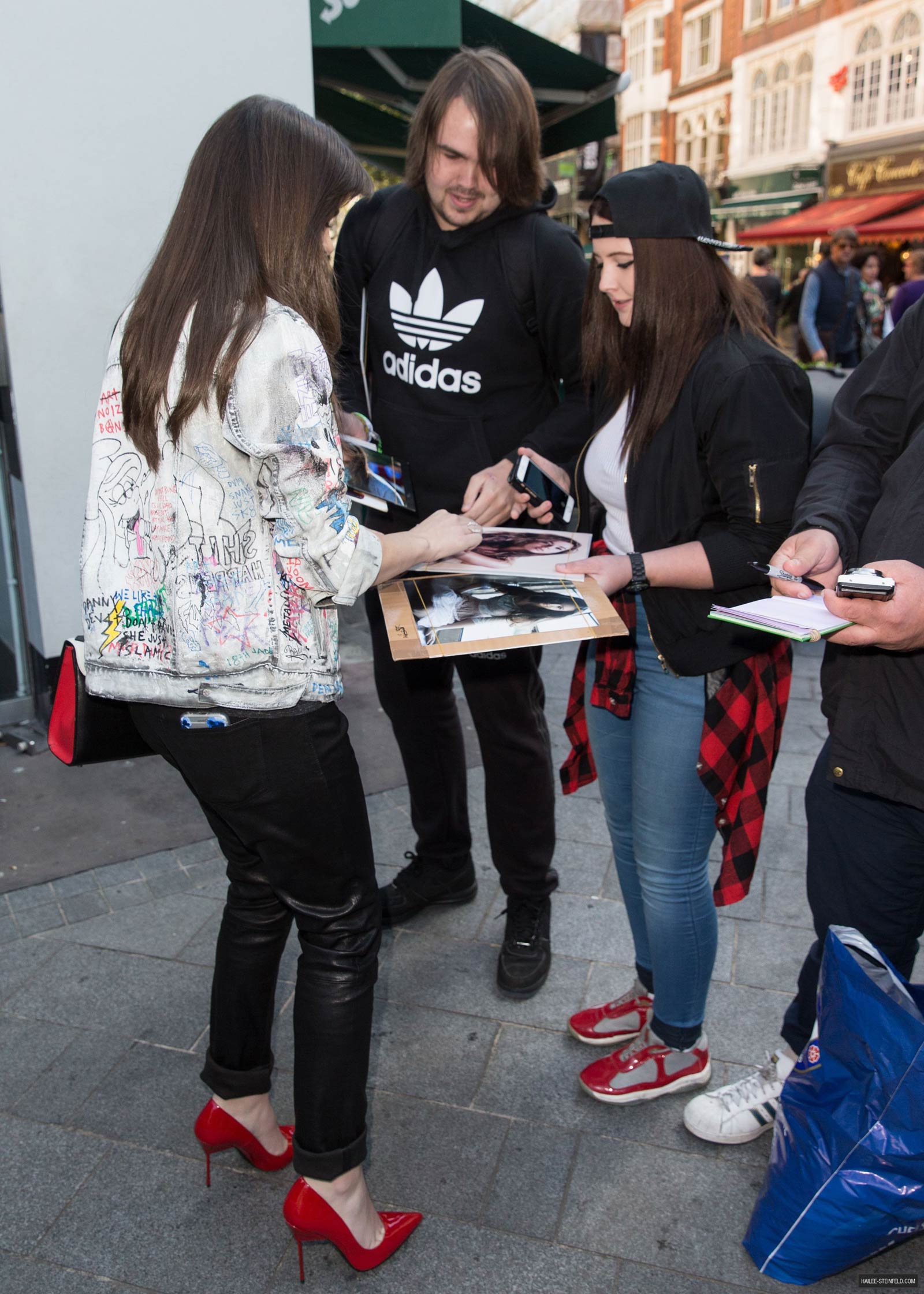 Hailee Steinfeld arriving at Capital FM