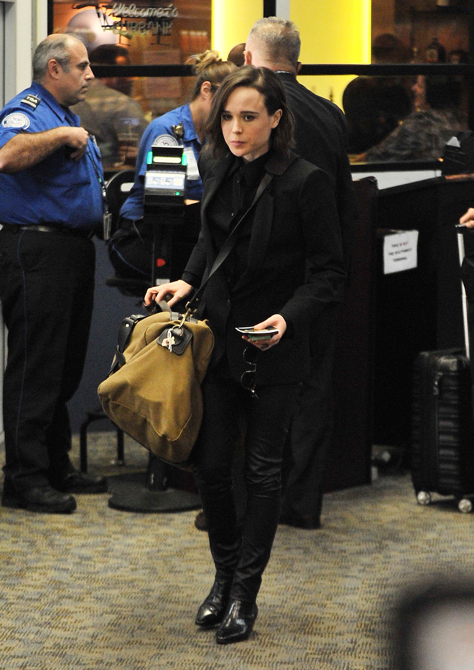 Ellen Page catching a flight to San Francisco