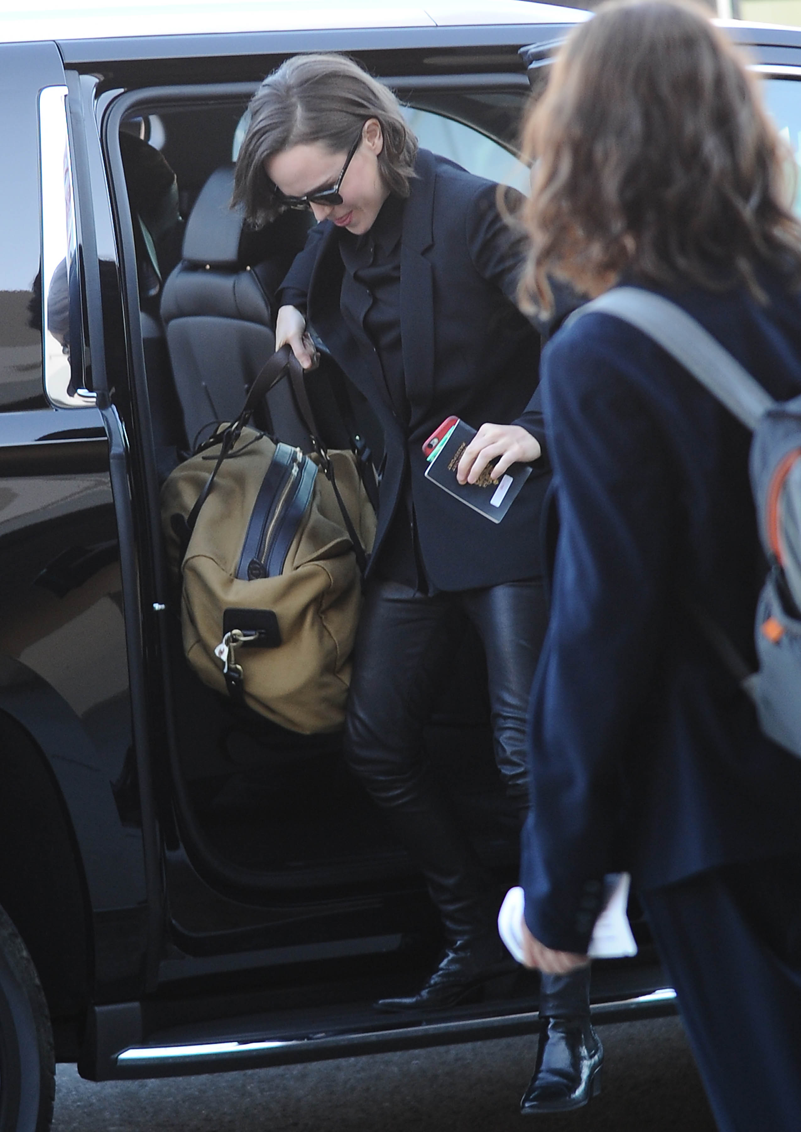 Ellen Page catching a flight to San Francisco