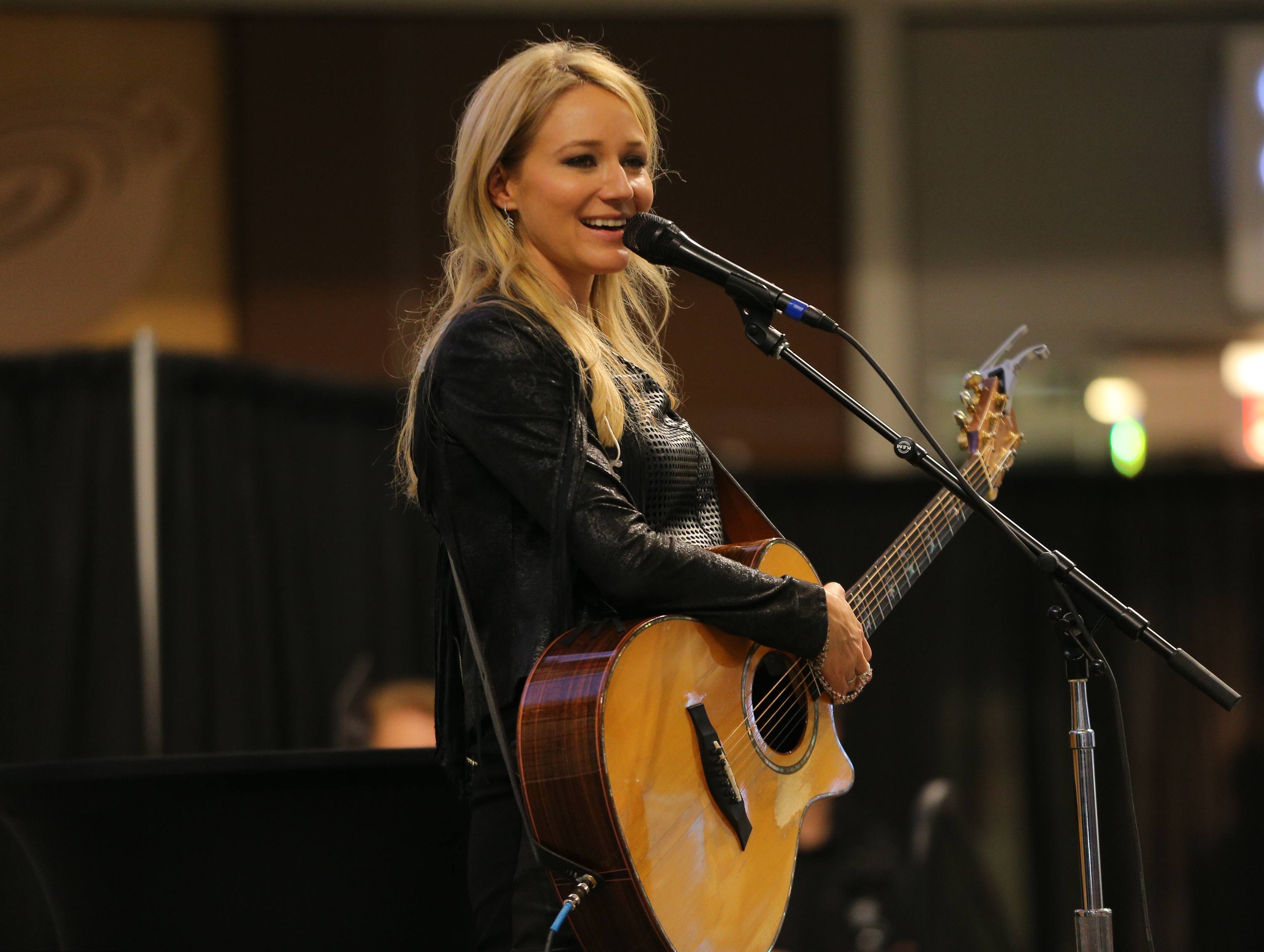 Jewel Kilcher performs and greet with fans at Mall of America