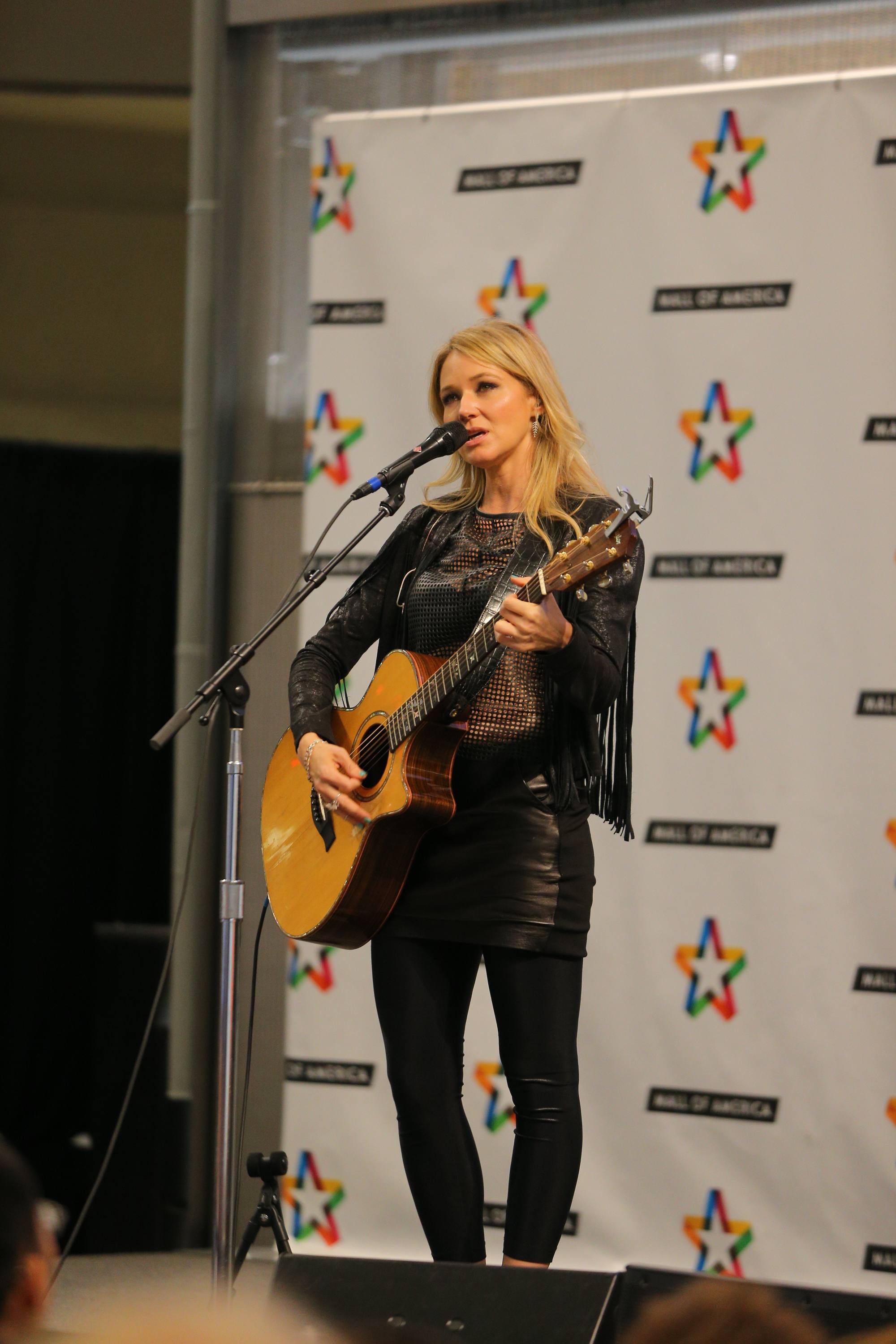 Jewel Kilcher performs and greet with fans at Mall of America