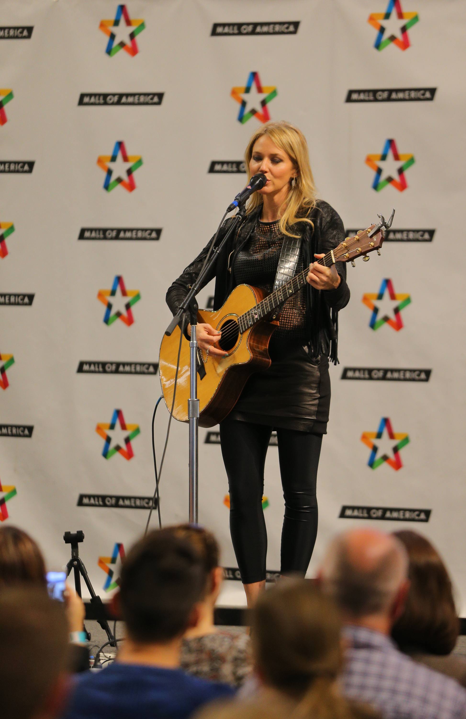 Jewel Kilcher performs and greet with fans at Mall of America