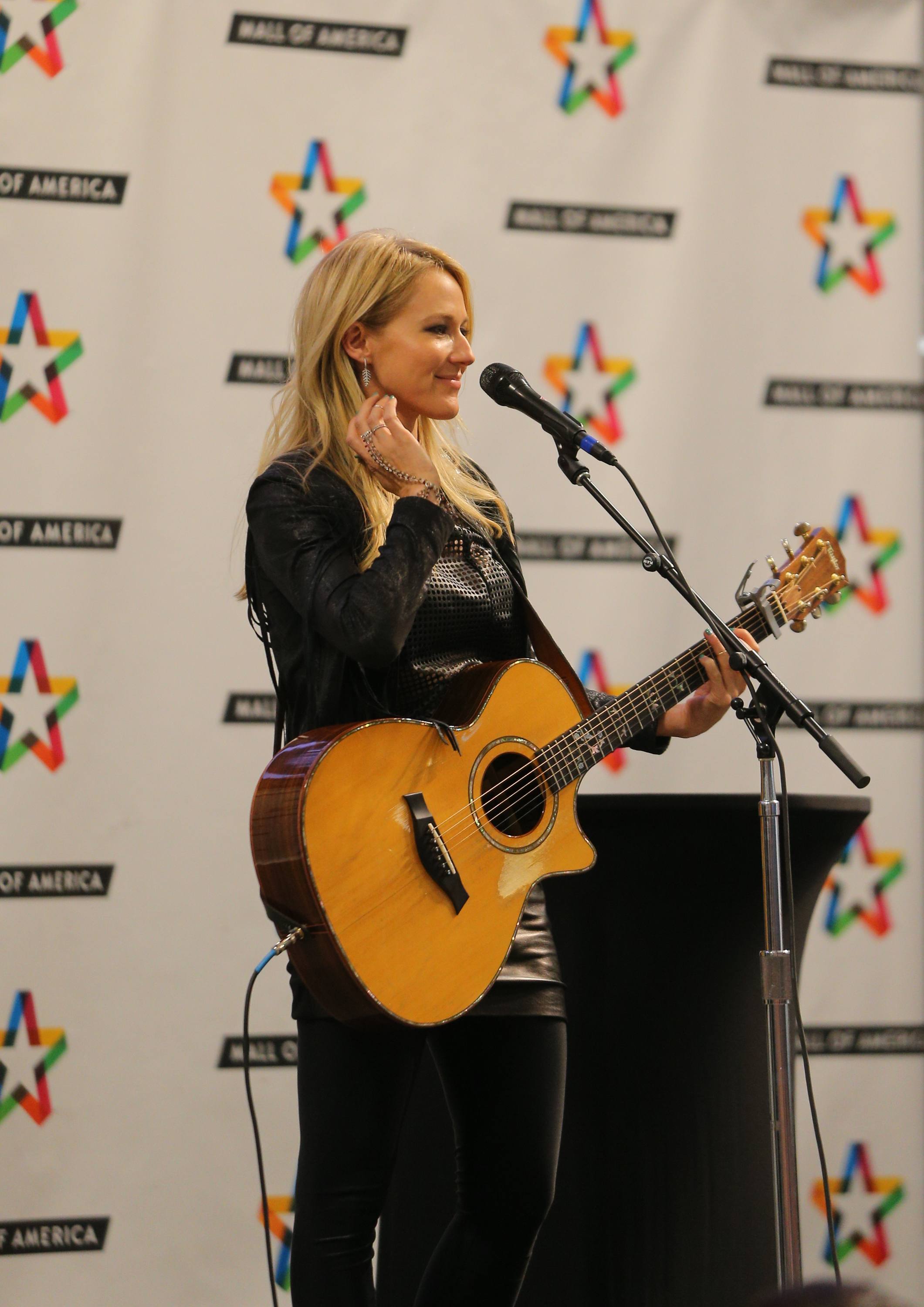 Jewel Kilcher performs and greet with fans at Mall of America