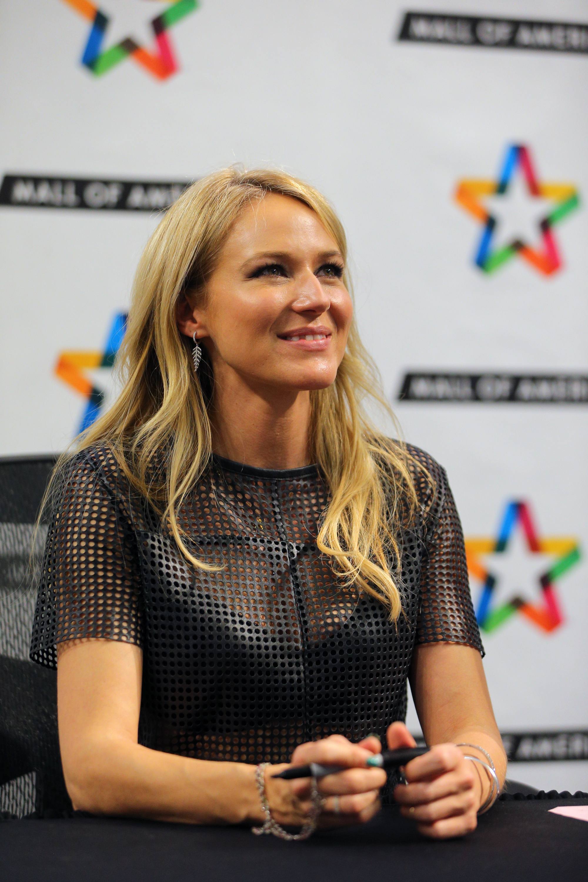 Jewel Kilcher performs and greet with fans at Mall of America