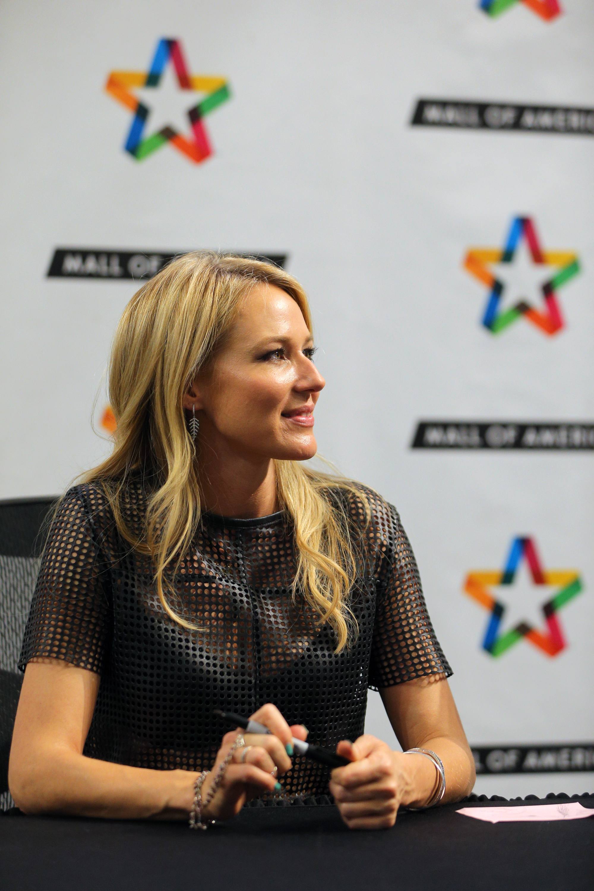 Jewel Kilcher performs and greet with fans at Mall of America