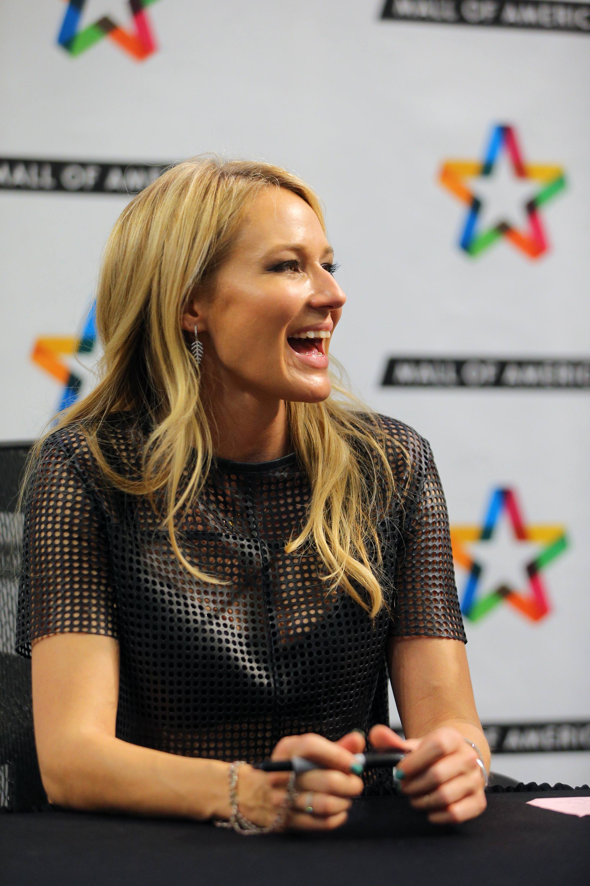 Jewel Kilcher performs and greet with fans at Mall of America