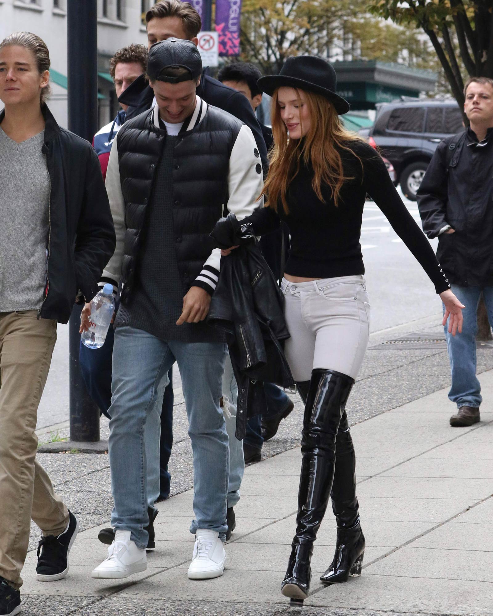 Bella Thorne out in Vancouver