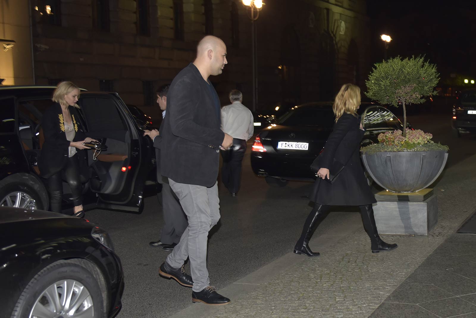 Jennifer Lawrence arriving at Borchardt Restaurant