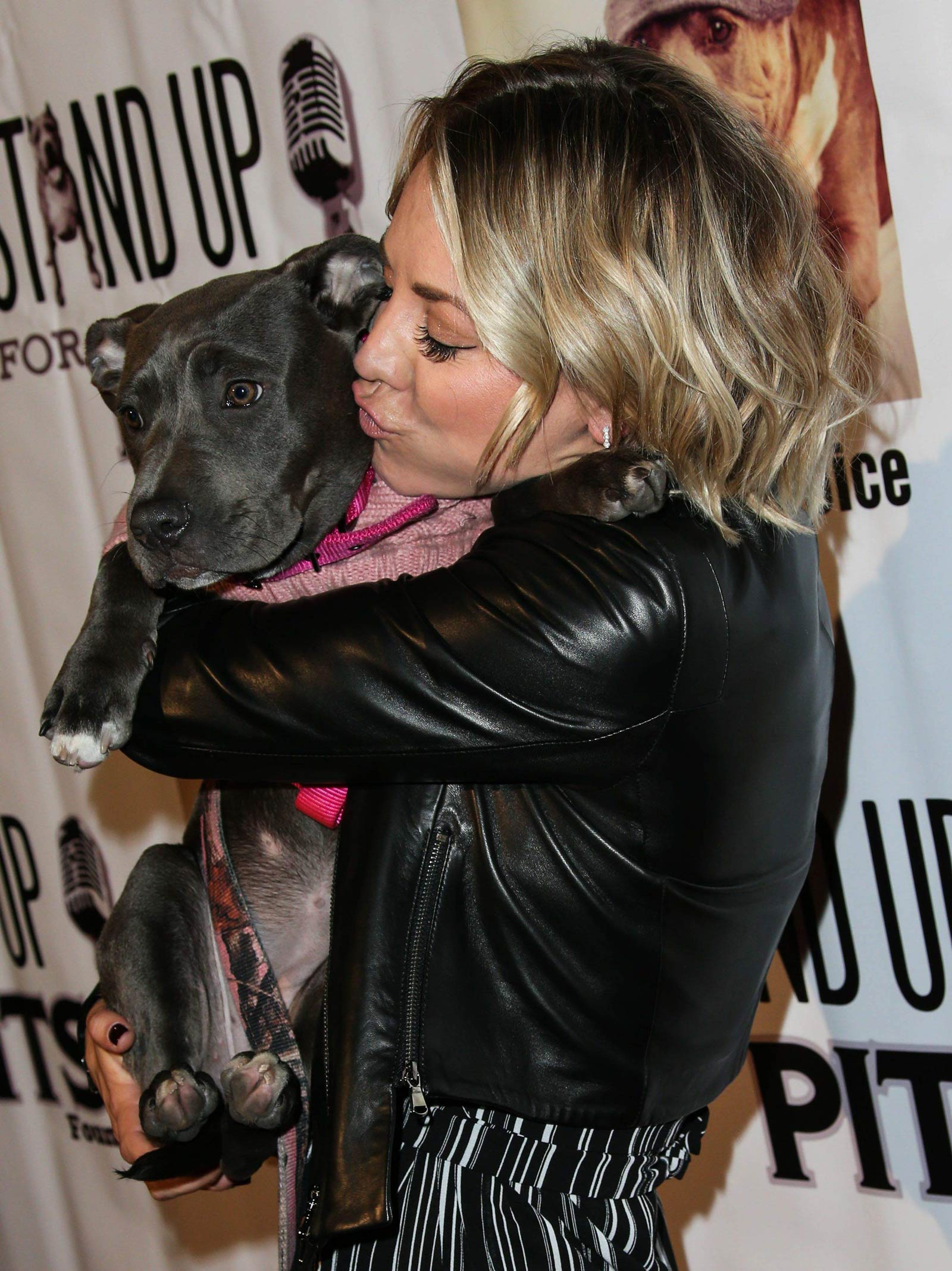 Kaley Cuoco stand Up For Pits Comedy Benefit