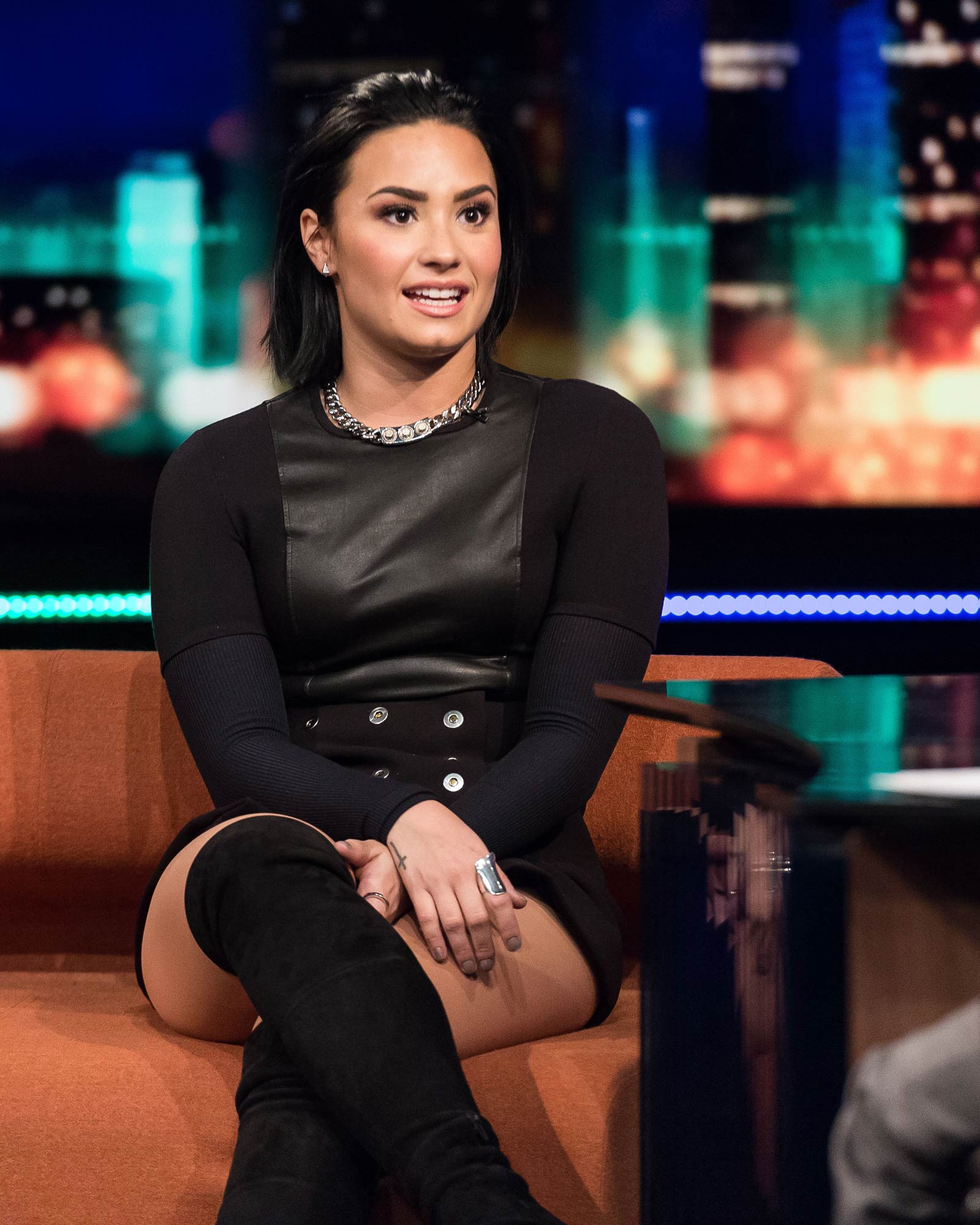 Demi Lovato on the Talk Show at Senkveld