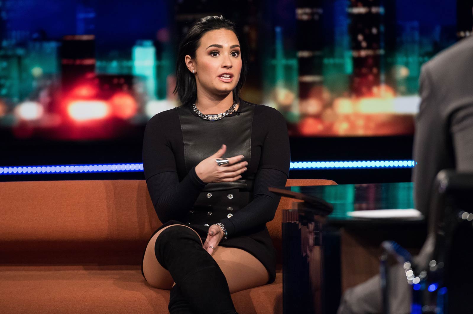 Demi Lovato on the Talk Show at Senkveld