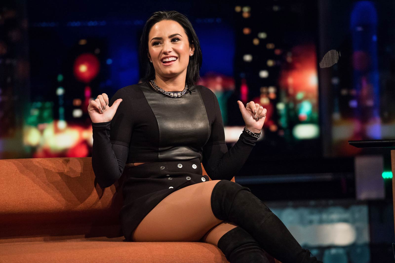 Demi Lovato on the Talk Show at Senkveld