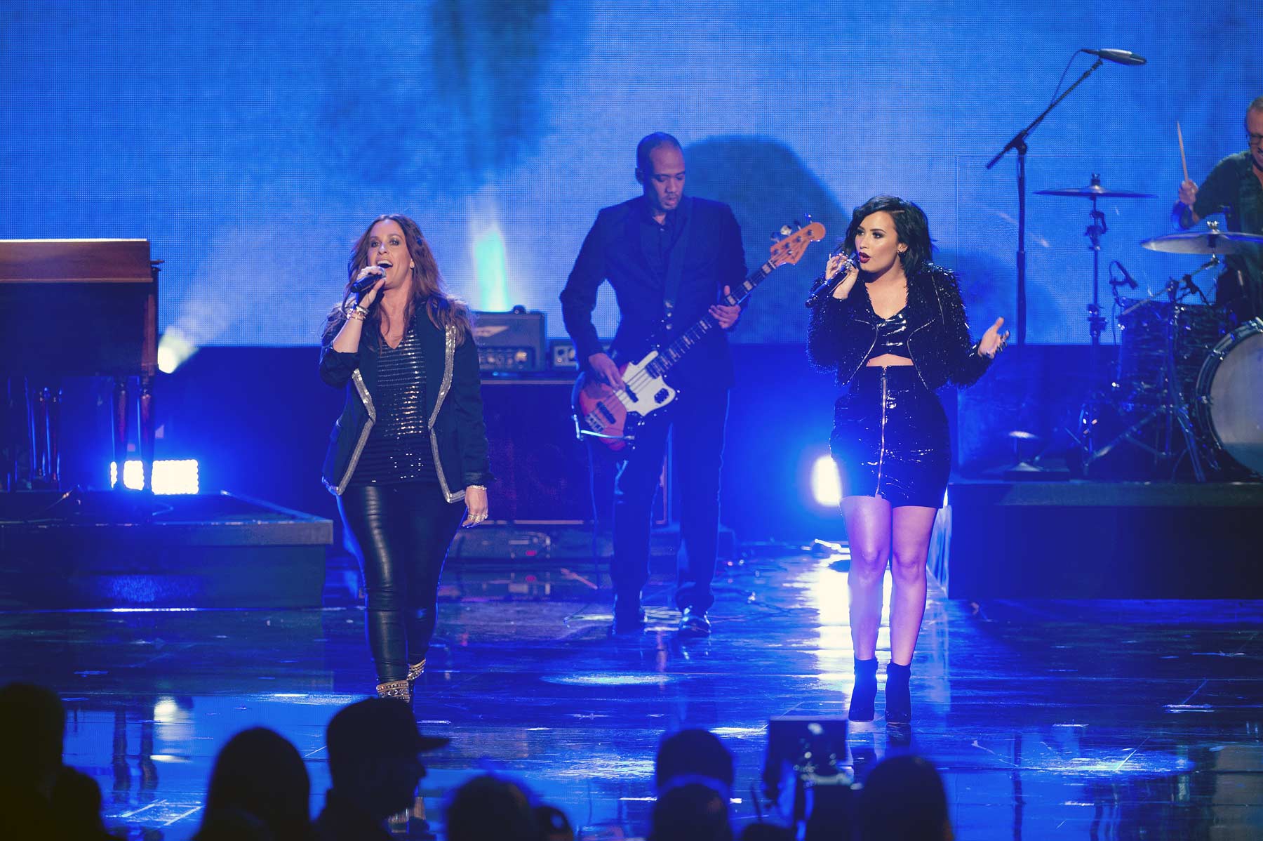 Demi Lovato & Alanis Morissette at 2015 American Music Awards