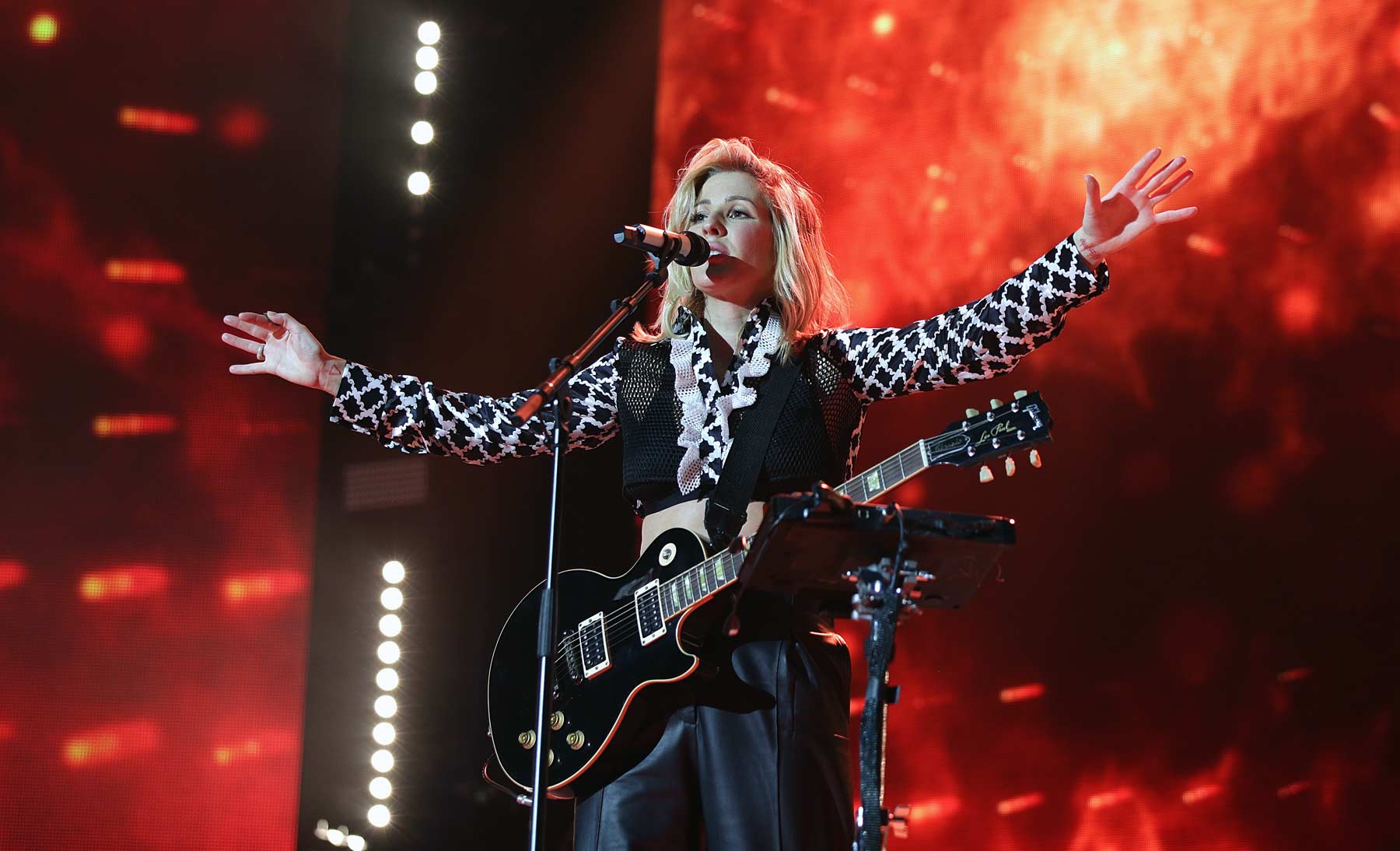 Ellie Goulding performs at Jingle Bell Ball 2015