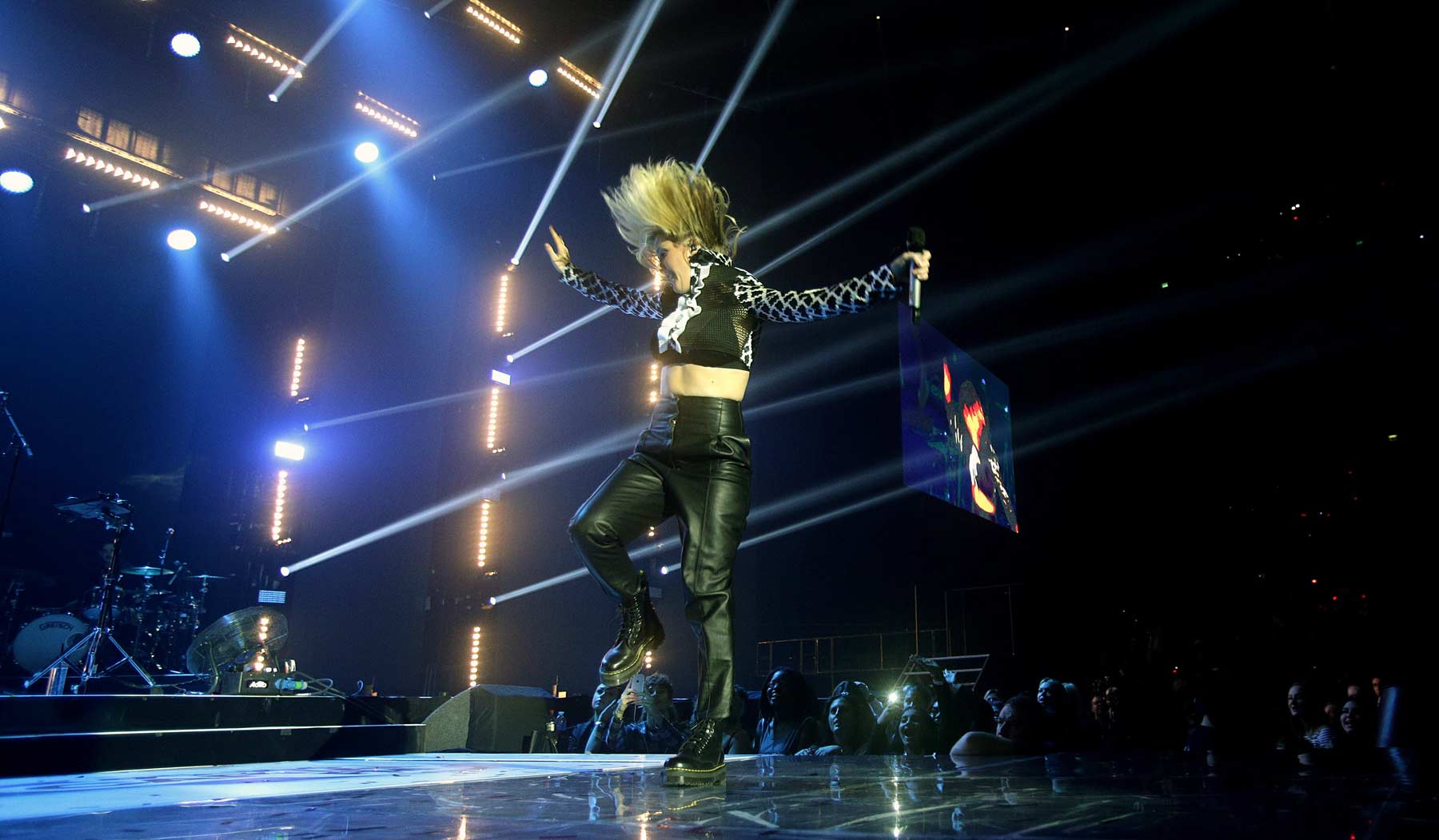 Ellie Goulding performs at Jingle Bell Ball 2015