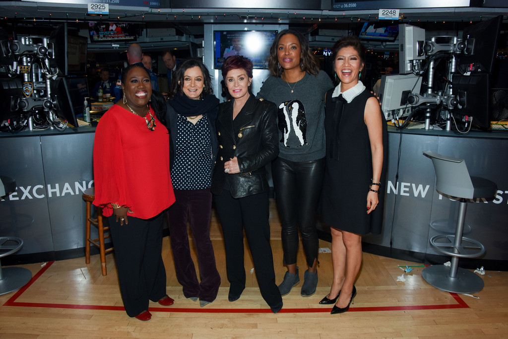 Aisha Tyler rings the closing bell at the New York Stock Exchange