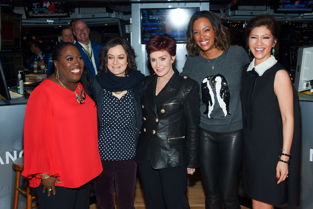 Aisha Tyler rings the closing bell at the New York Stock Exchange