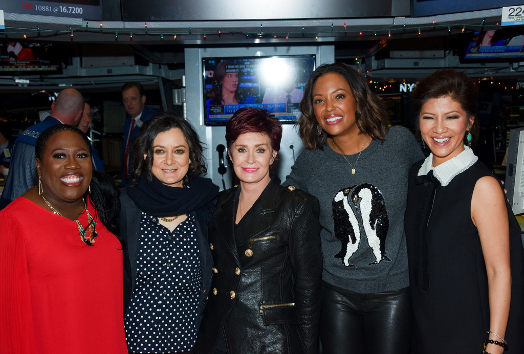 Aisha Tyler rings the closing bell at the New York Stock Exchange