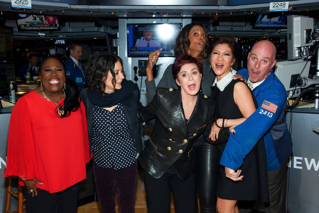 Aisha Tyler rings the closing bell at the New York Stock Exchange