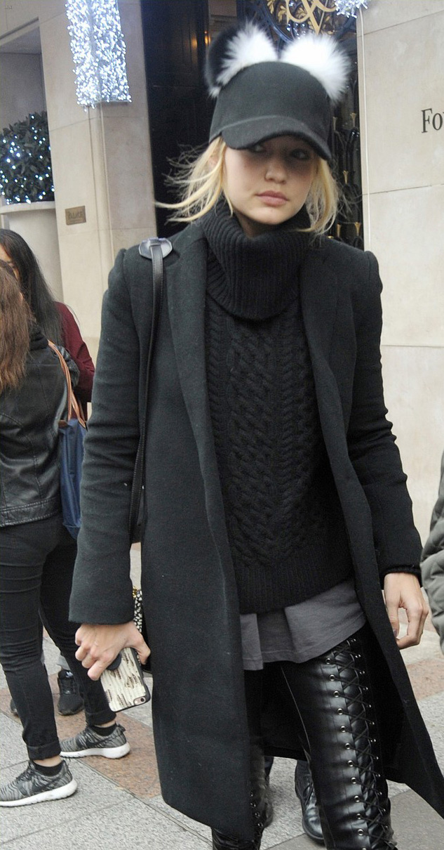 Gigi Hadid leaves her hotel in Paris