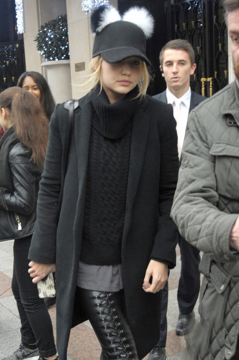 Gigi Hadid leaves her hotel in Paris