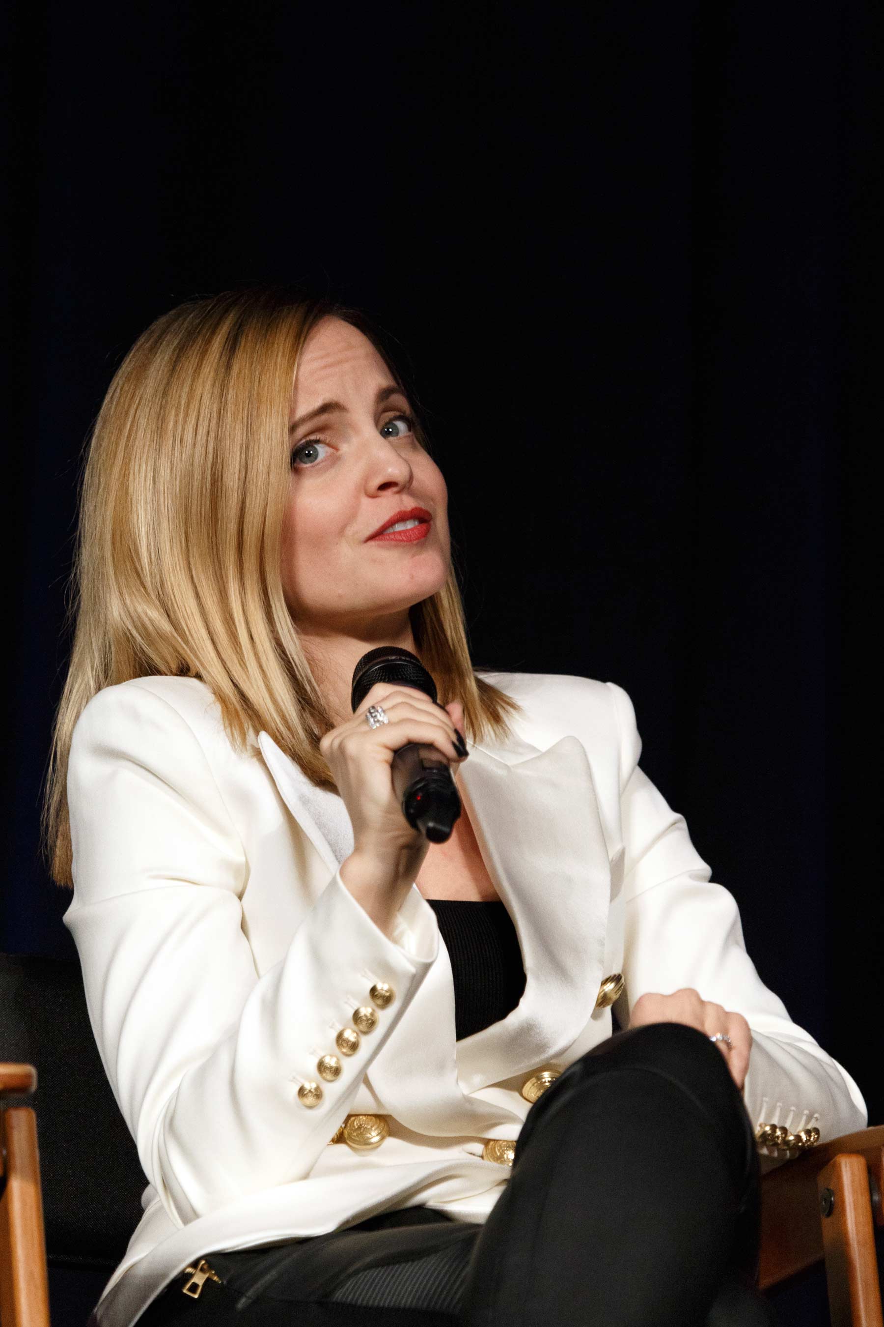 Mena Suvari at 2015 Wizard World Comic Con