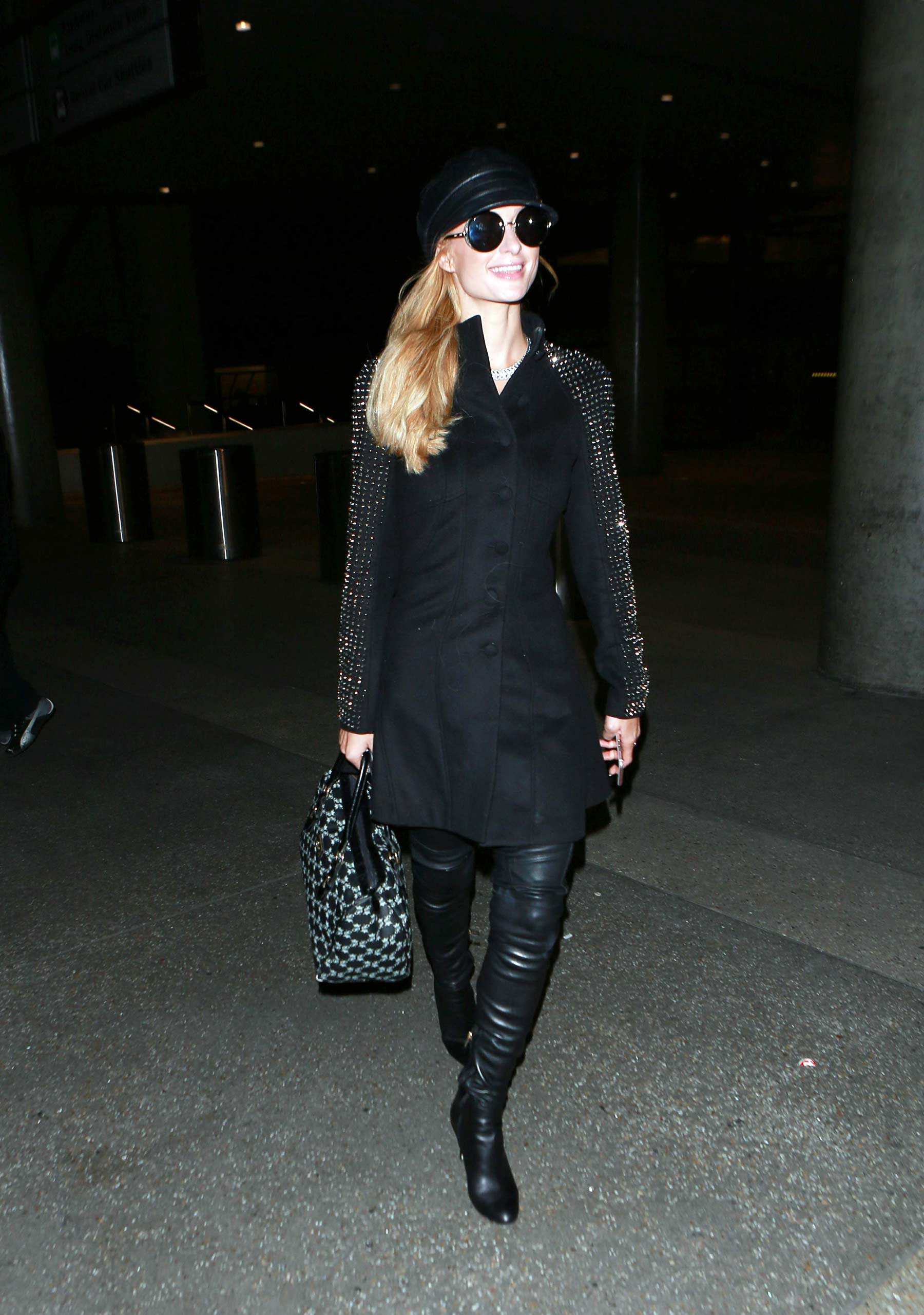 Paris Hilton come from Switzerland returns to Los Angeles
