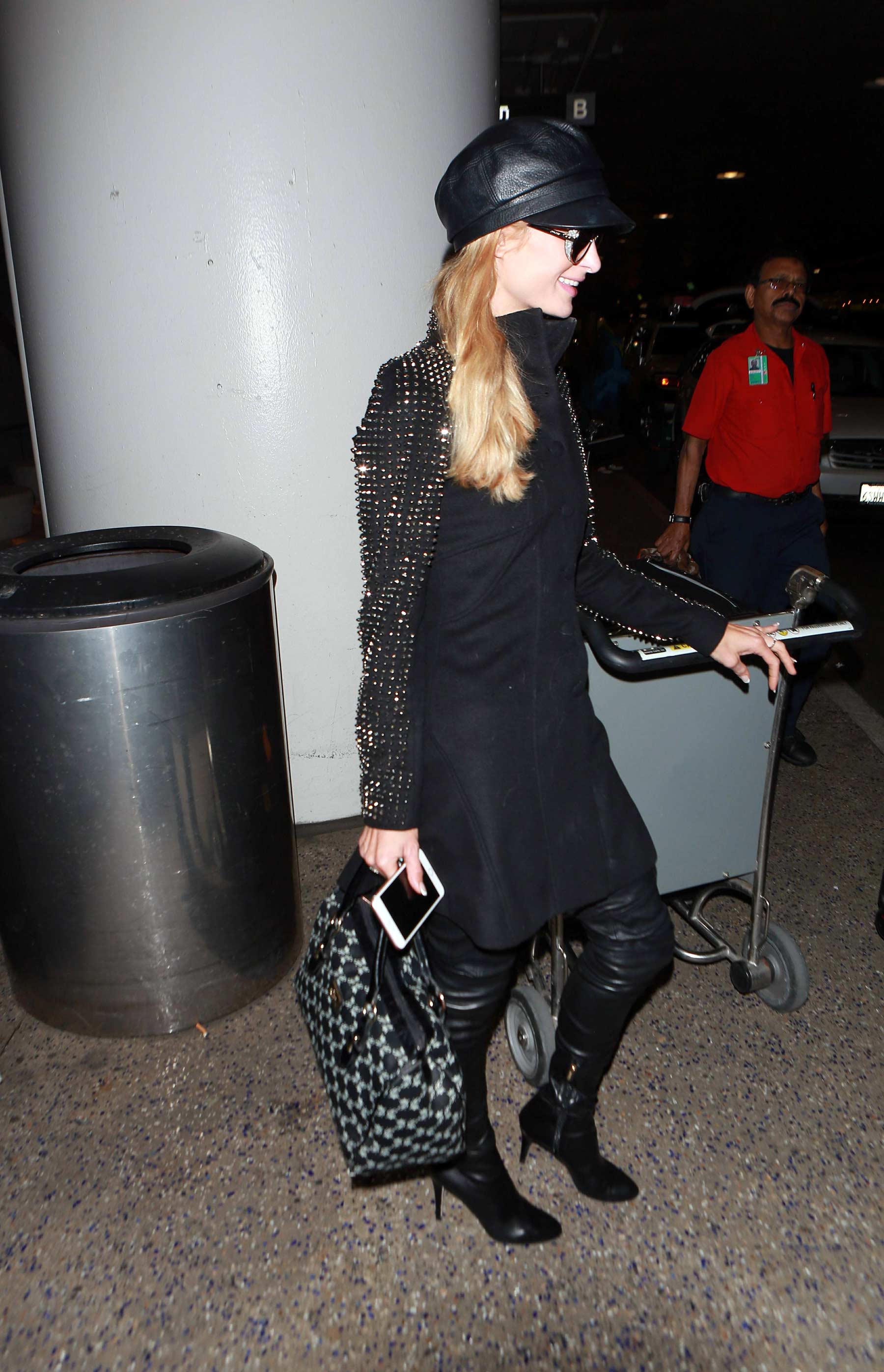 Paris Hilton come from Switzerland returns to Los Angeles