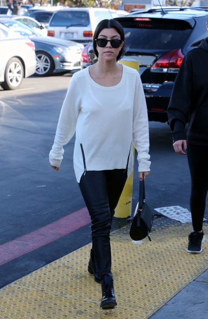 Kourtney Kardashian stops by Toys R Us