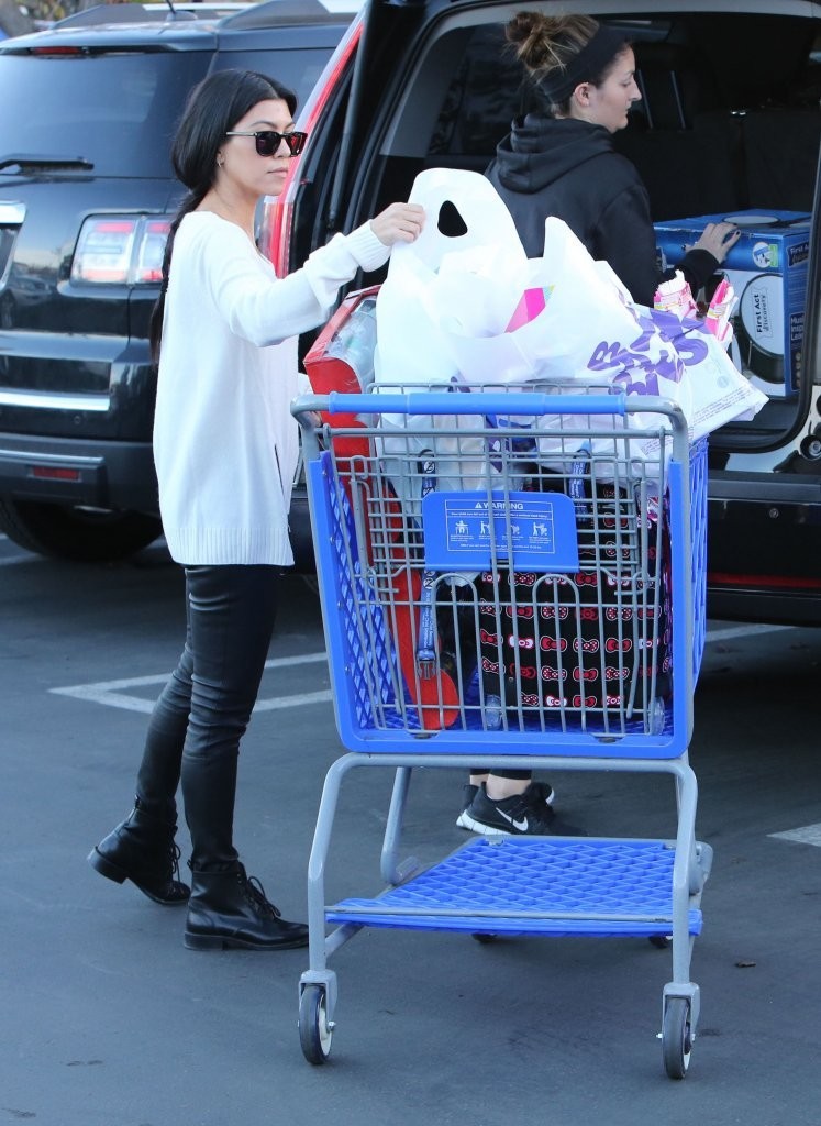 Kourtney Kardashian stops by Toys R Us