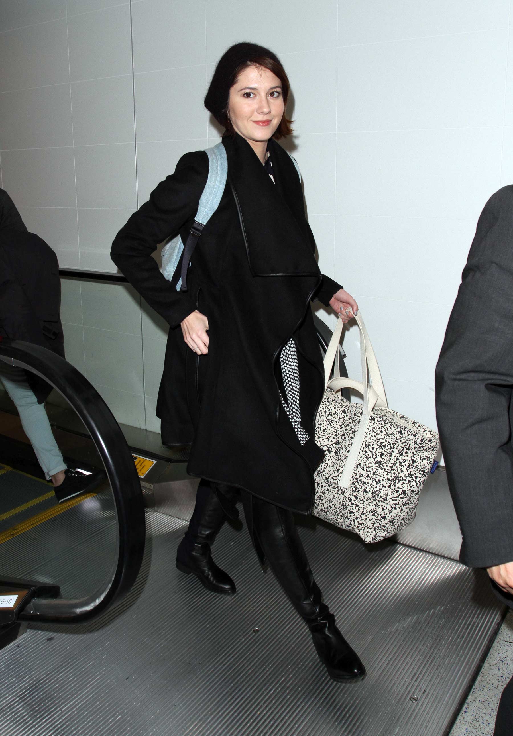 Mary Elizabeth Winstead arriving at the ariport