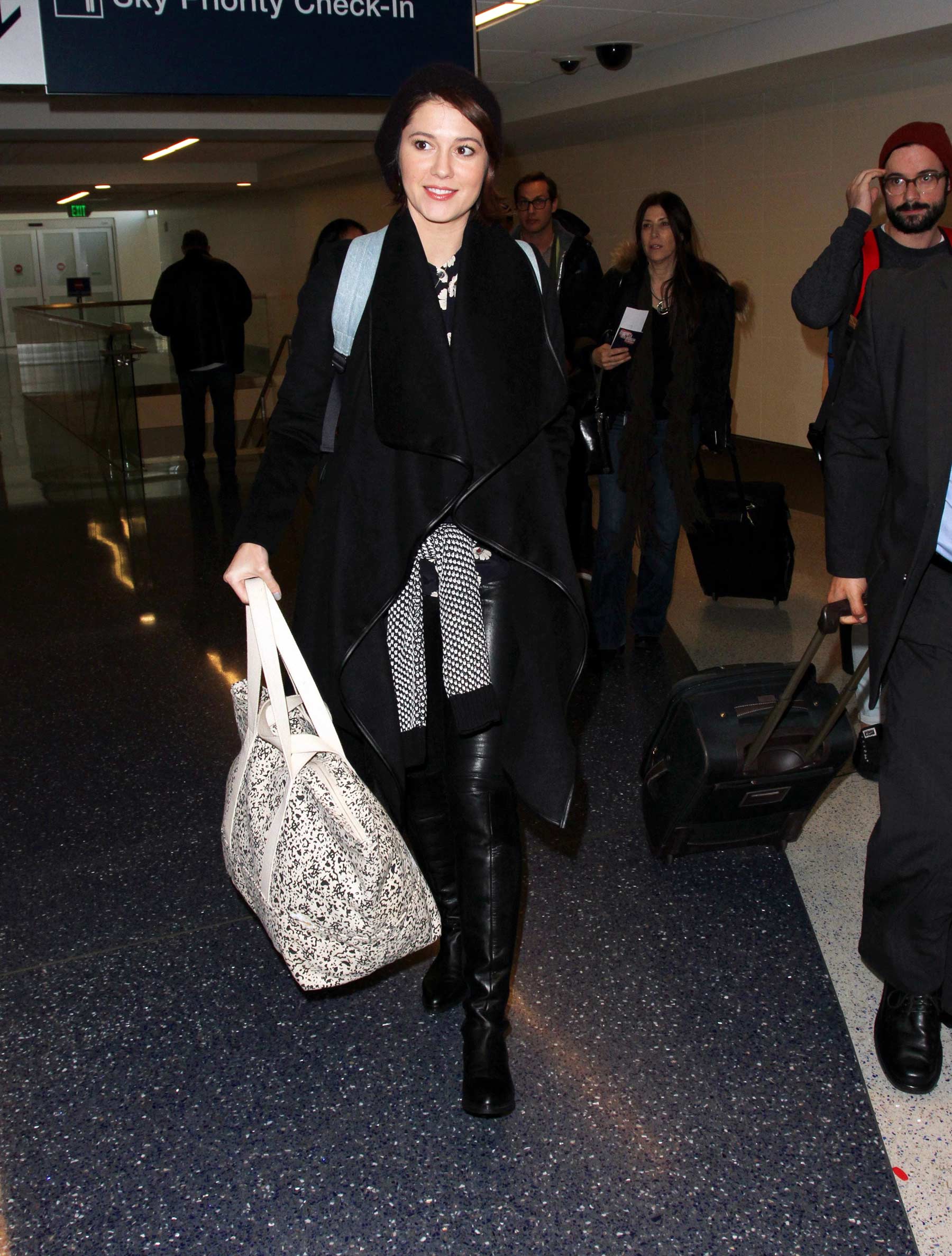 Mary Elizabeth Winstead arriving at the ariport