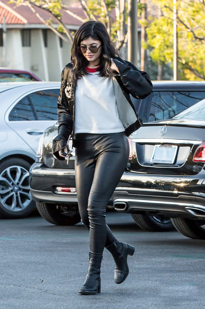 Kylie Jenner shopping in Calabasas