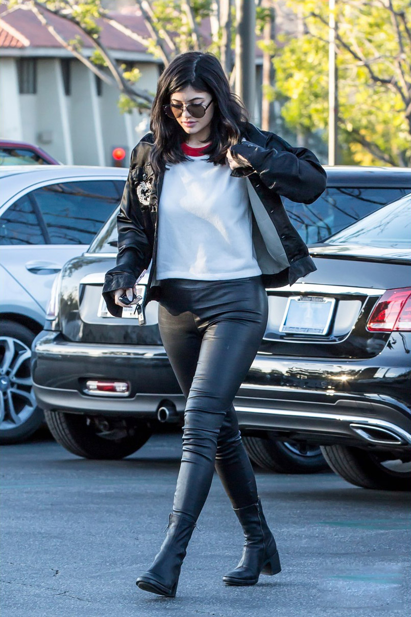 Kylie Jenner shopping in Calabasas