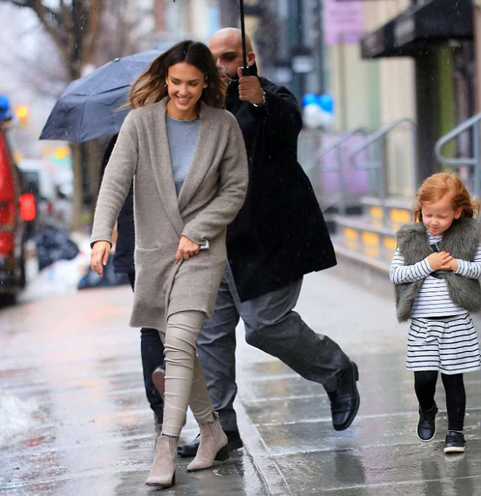 Jessica Alba out in NYC